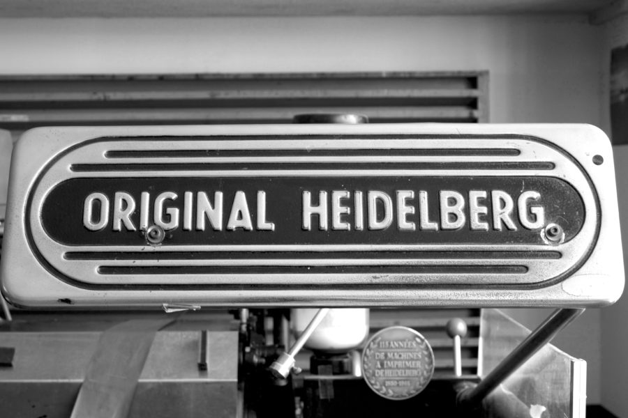 Photo N&B d'une presse Heidelberg dans l'Atelier Intaglio