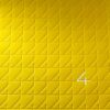 Cette photo présente un zoom de la carte de vœux de luxe La Sertie, de la collection Intaglio 2024, avec son pattern estampé et son motif gravé en Argent, sur une carte Limone teinte dans la masse.