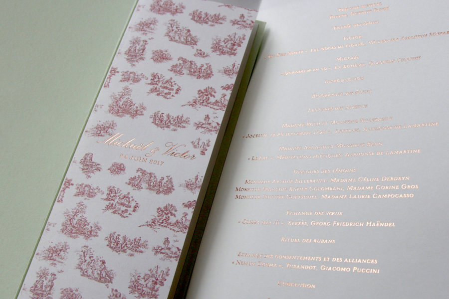 Faire-part de mariage et livret de cérémonie gravé en Or sur papier imprimé toile de Jouy et blanc imprimé par Intaglio
