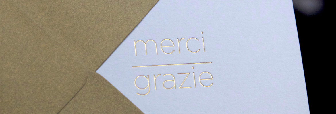 carte de remerciement avec Merci-Grazie gravé en or sur la couverture de la carte double par l'imprimerie Intaglio