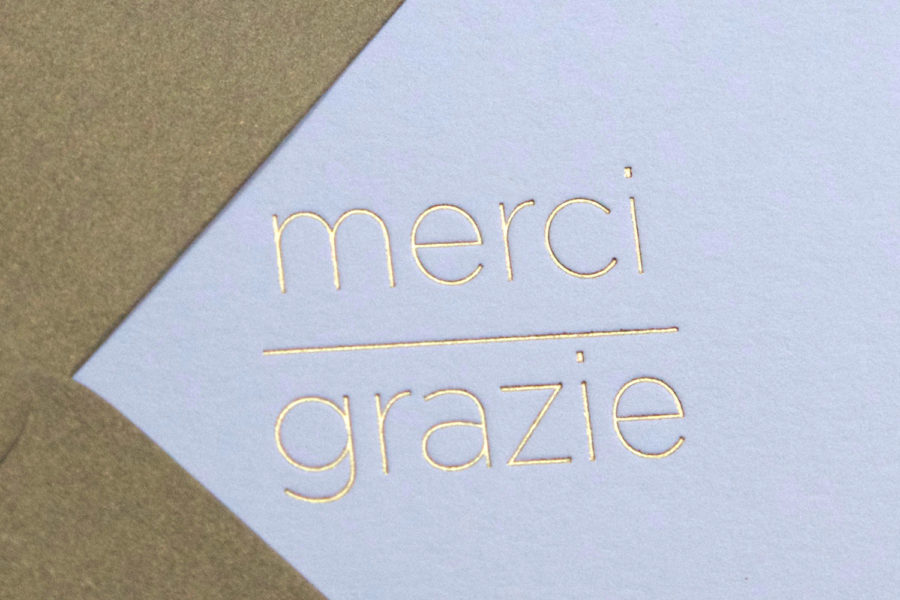 carte de remerciement avec Merci-Grazie gravé en or sur la couverture de la carte double par l'imprimerie Intaglio