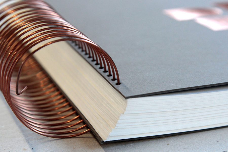 livre d'or grand format avec Spirale hélicoïdale cuivre grand diamètre par Intaglio Paris