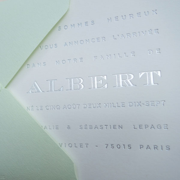 Faire-part de naissance collection Légende en dorure argent sur carte de couleur Blanc par Intaglio-Paris