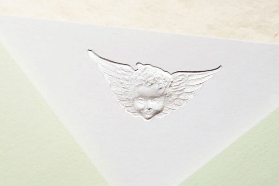 Faire-part de naissance collection Médaillon Ange en dorure argent sur carte de couleur Blanche par Intaglio-Paris