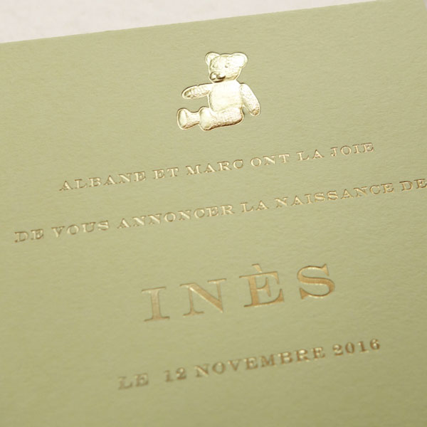 Faire-part de naissance collection médaillon ourson en dorure or sur carte de couleur Citron par Intaglio-Paris